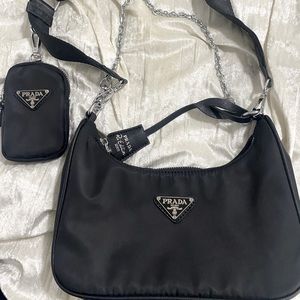 Prada re-edition 2005 bag with detachable strap